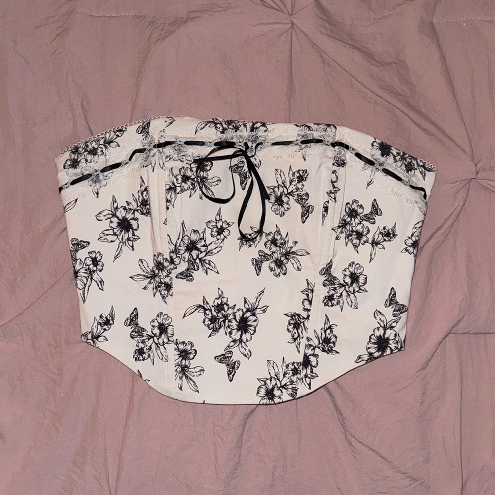 Size small pacsun black and white vintage style crop top